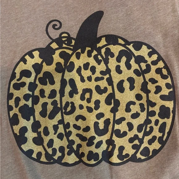 Leopard Pumpkin Graphic T-Shirt - Picture 3 of 3